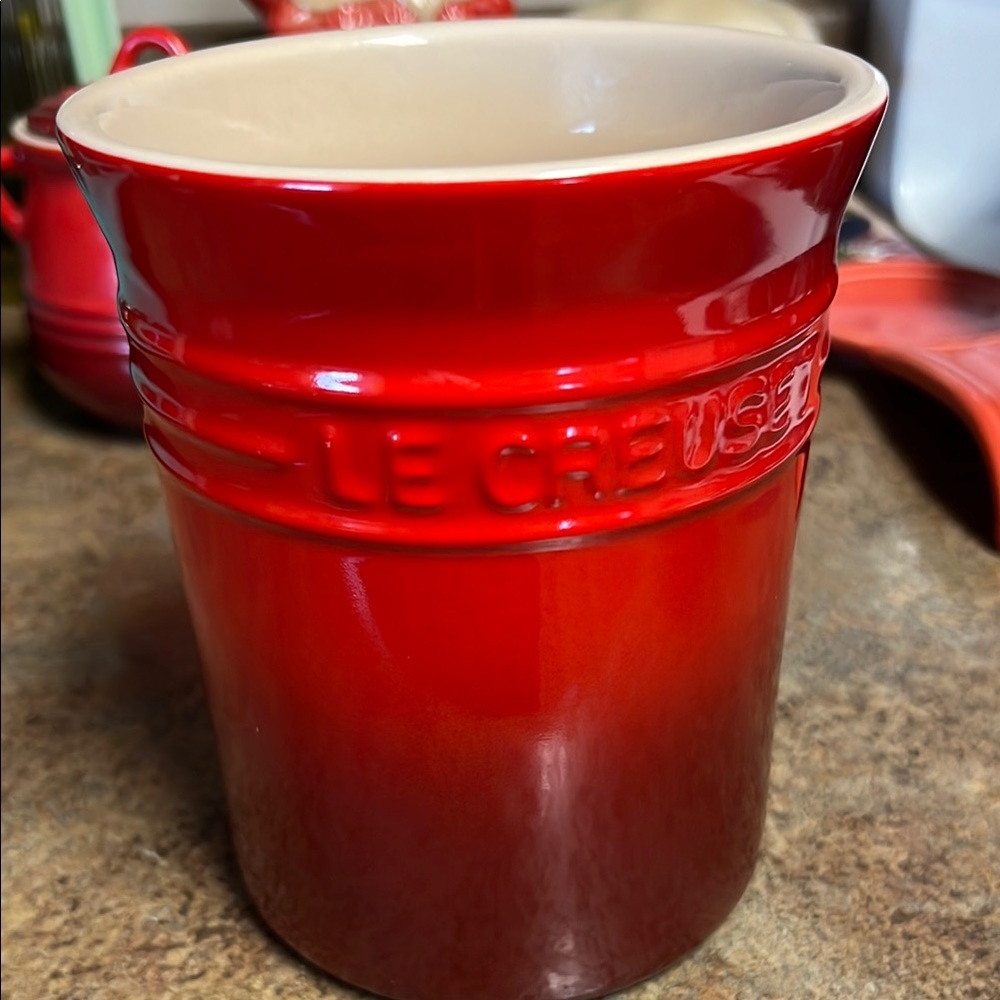 Le Creuset cherry red 6" pottery crock
